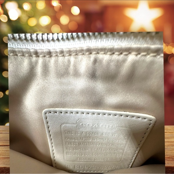 Coach cream jacquard signature and leather crossbody handbag -painted horse bit - Picture 10 of 15